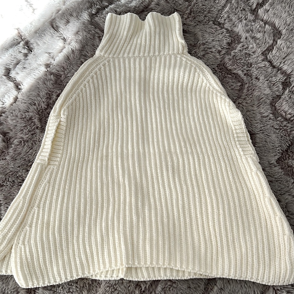 Sleeveless west/poncho